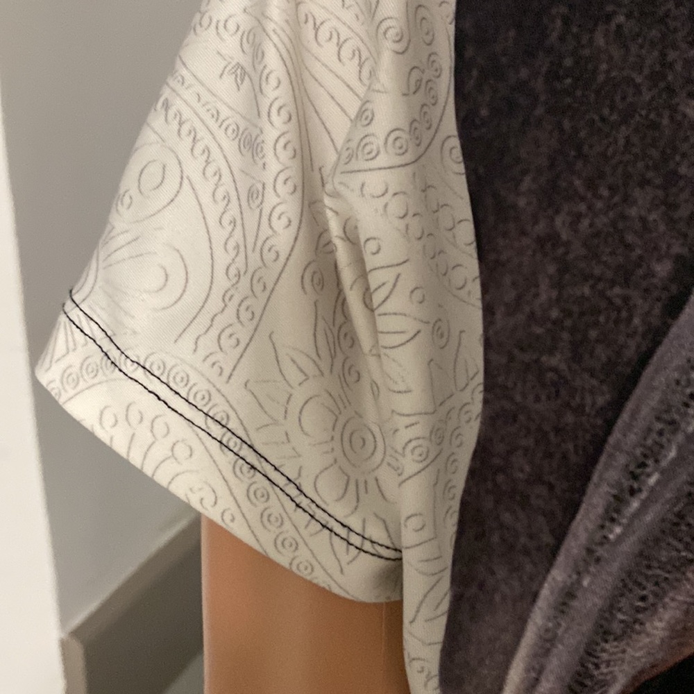 Blouse With Lo Image With An Abandoned Short Slee… - image 2